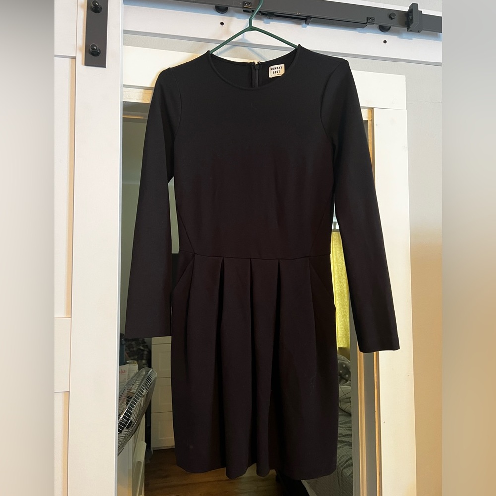 Women’s Aritzia Sunday Best Dress - Picture 1 of 1